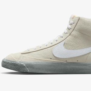 NWOT Nike Blazer Mid '77